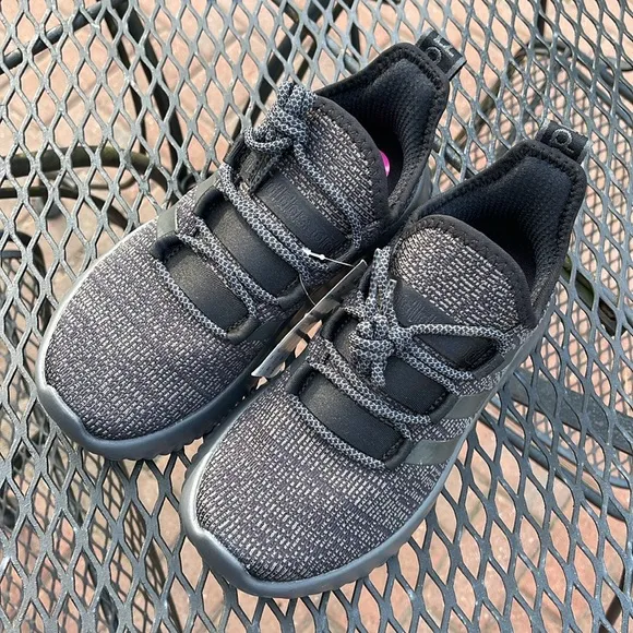 adidas Kaptir K Boys Running Shoes Size 4 NWT Grey &amp; Black