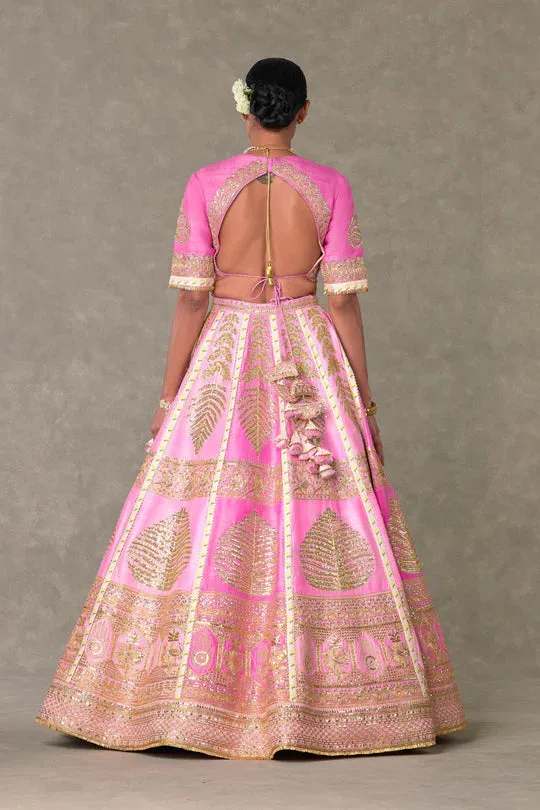 Barfi Pink ‘Paan-Patti’ lehenga With One Dupatta