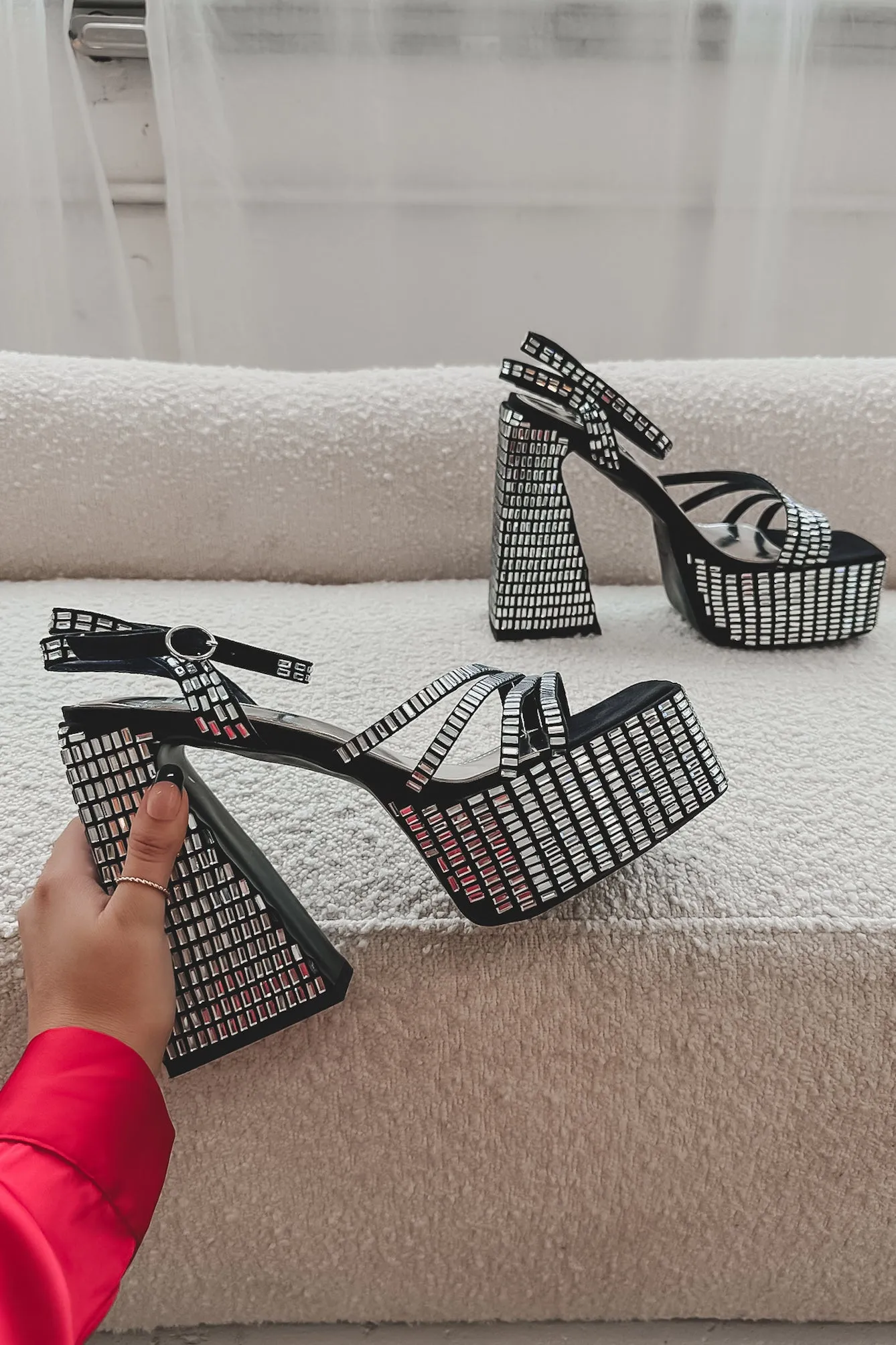DEAL Center Of Attention Silver Platform Heel