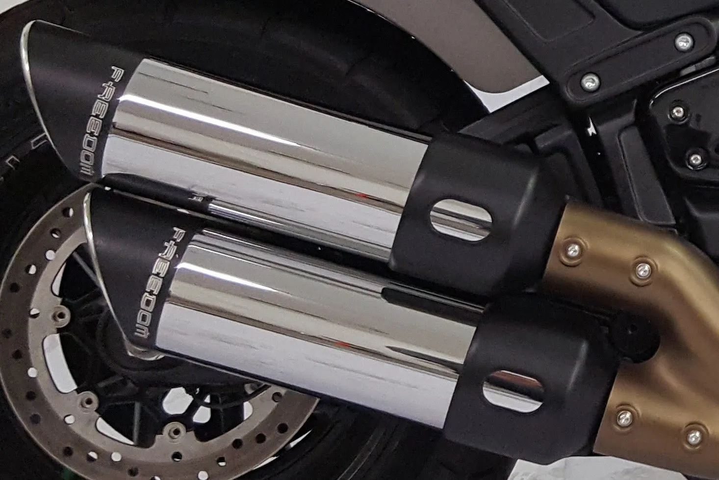 Freedom Performance HD00719 M8 Fatbob Slip-On - Chrome with Black Tips