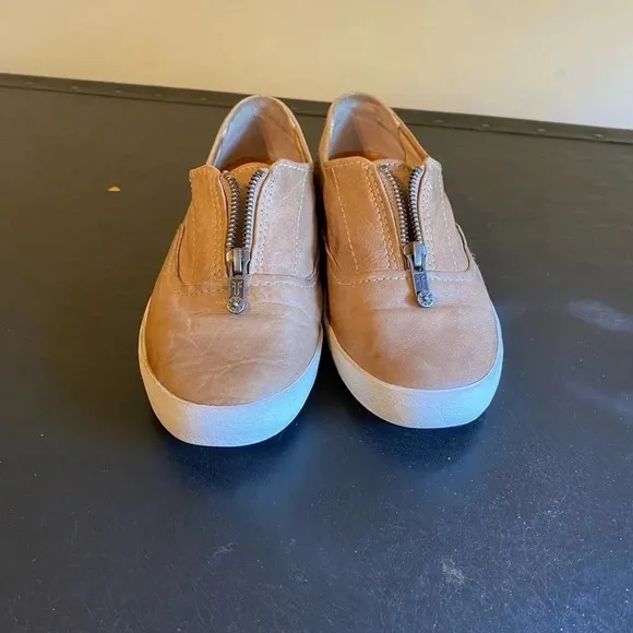Frye Dylan Zip Moto Fawn Distressed Leather Slip On Sneaker Women’s Size 6M
