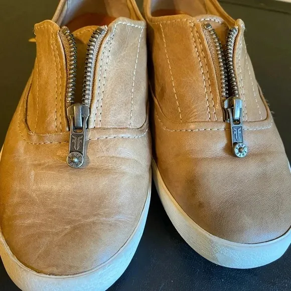Frye Dylan Zip Moto Fawn Distressed Leather Slip On Sneaker Women’s Size 6M