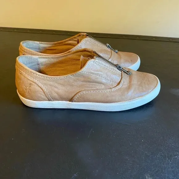 Frye Dylan Zip Moto Fawn Distressed Leather Slip On Sneaker Women’s Size 6M