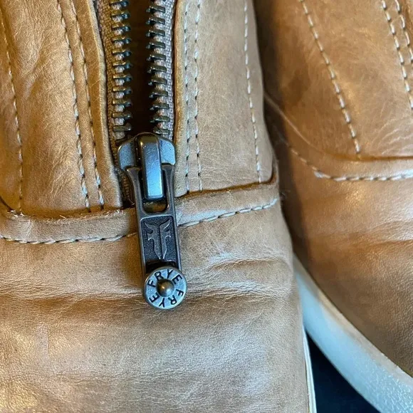 Frye Dylan Zip Moto Fawn Distressed Leather Slip On Sneaker Women’s Size 6M