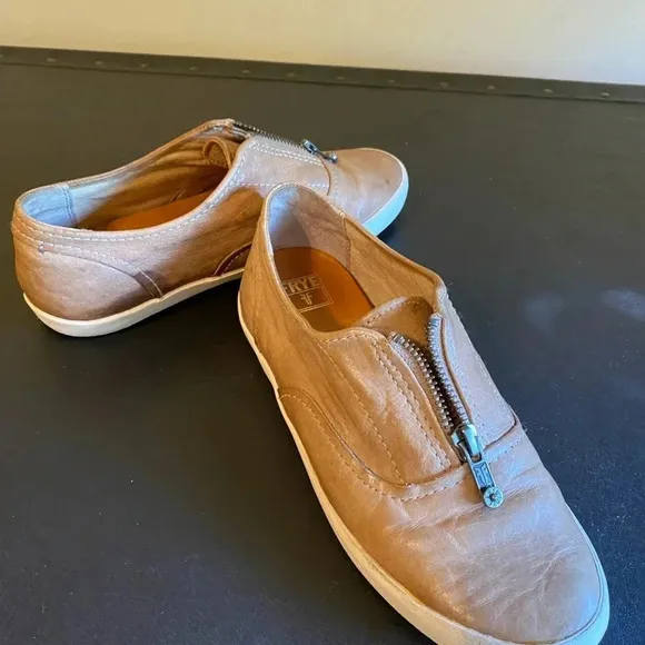 Frye Dylan Zip Moto Fawn Distressed Leather Slip On Sneaker Women’s Size 6M