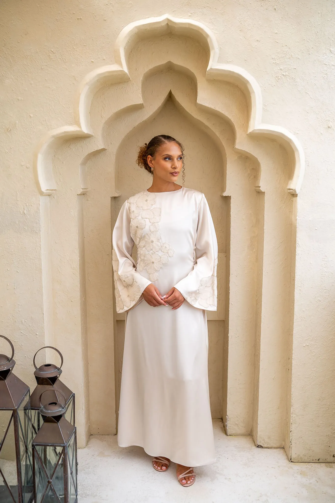 Ivory Blossom Embellished Cinch Abaya