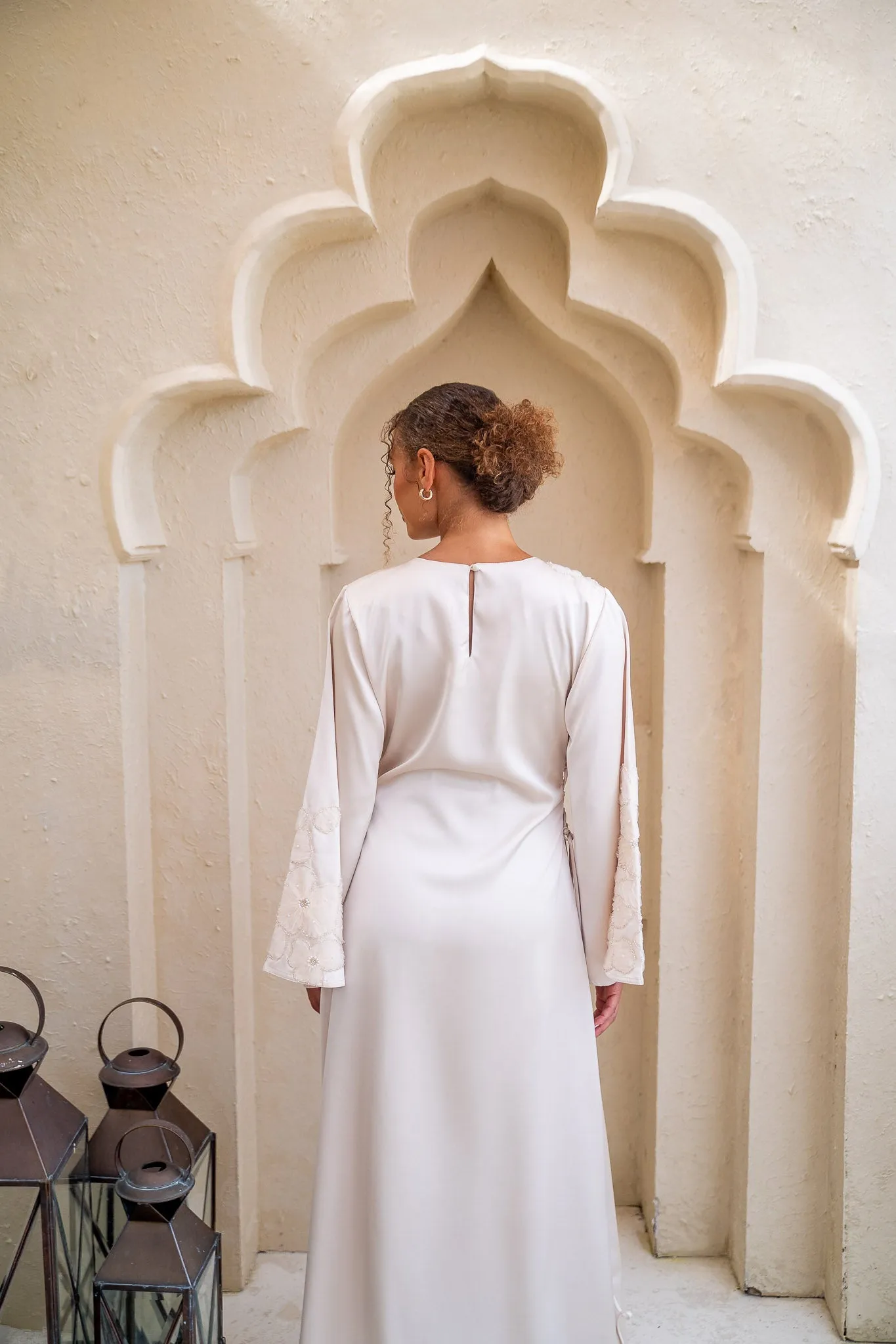 Ivory Blossom Embellished Cinch Abaya