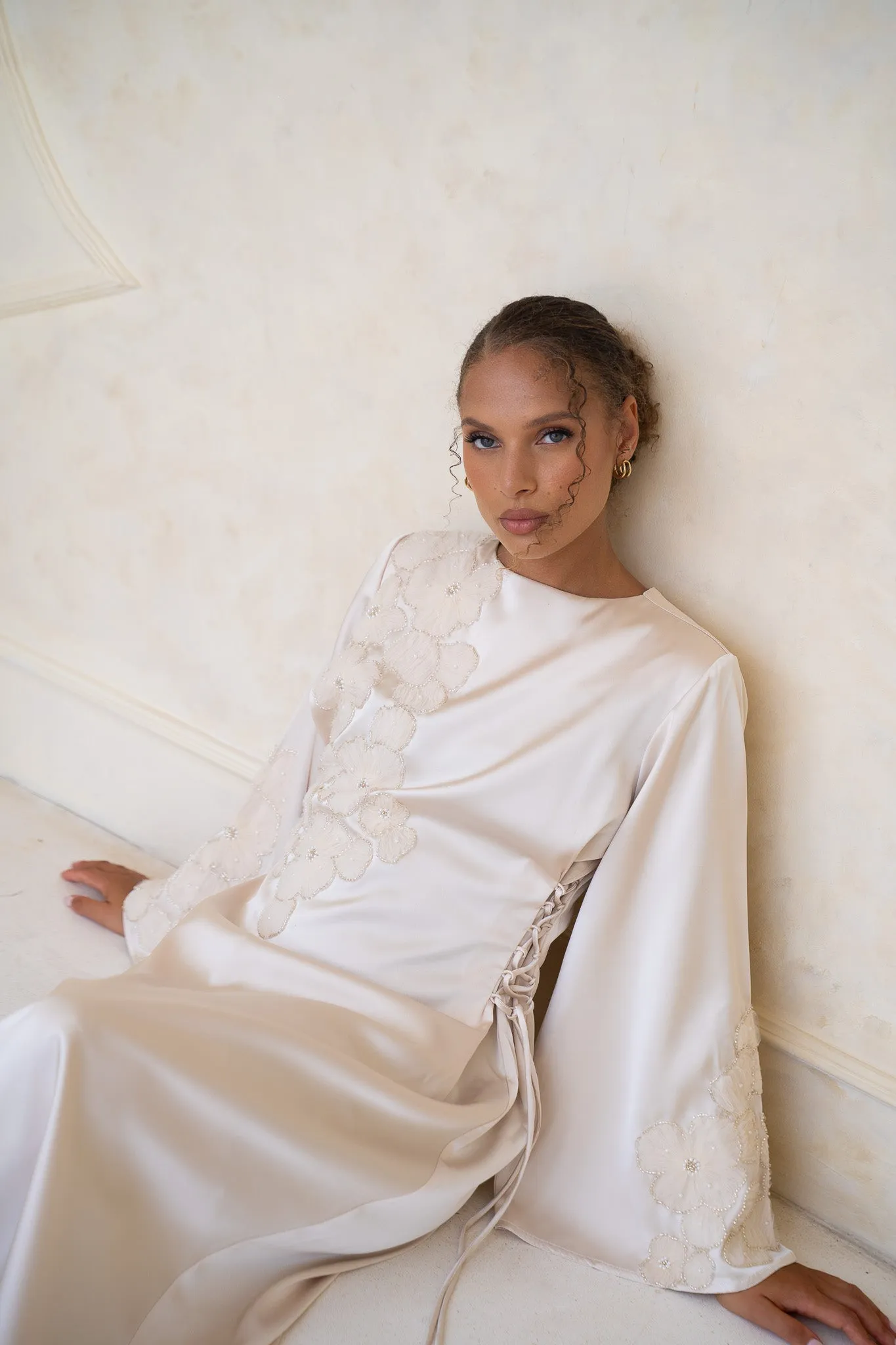 Ivory Blossom Embellished Cinch Abaya