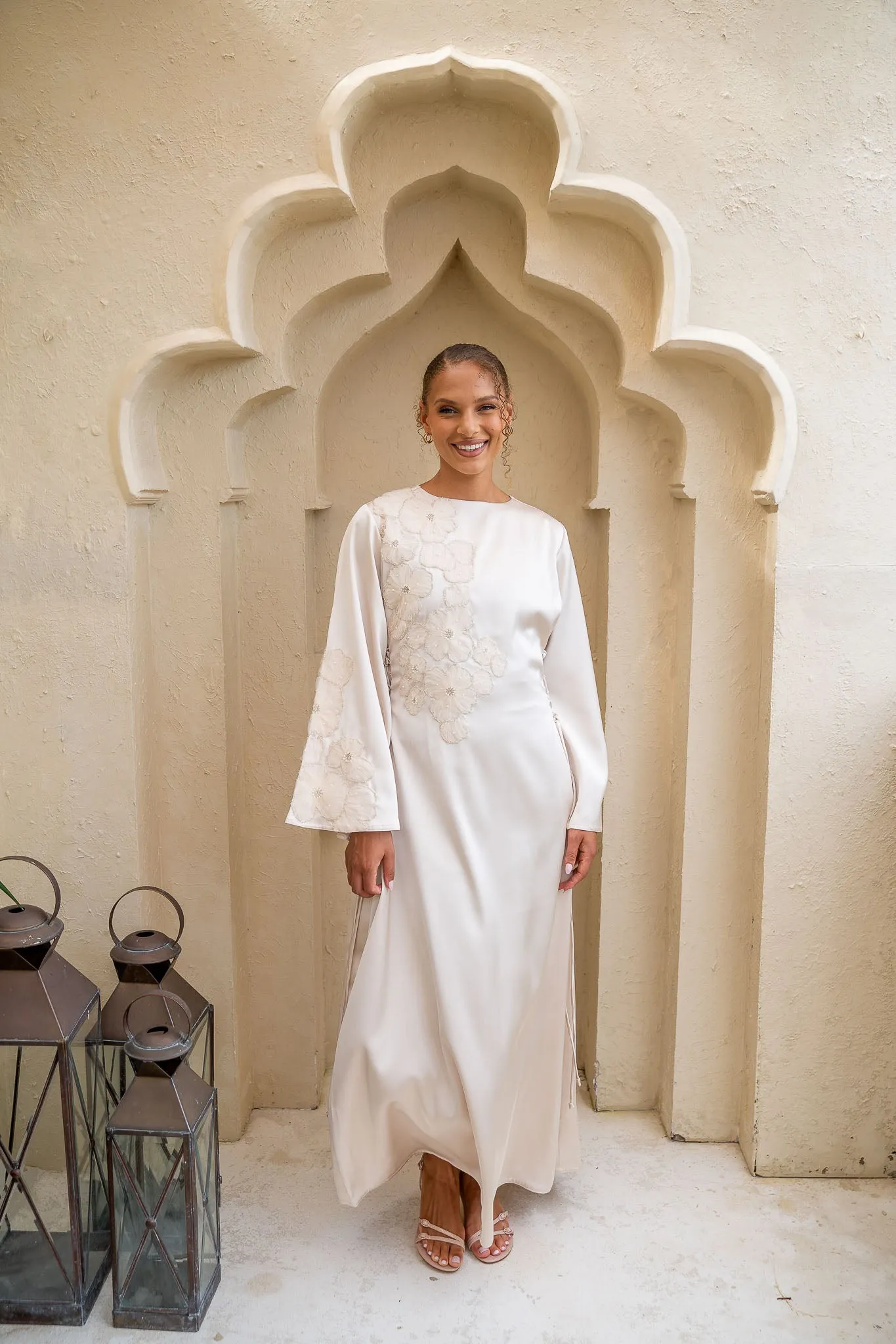 Ivory Blossom Embellished Cinch Abaya