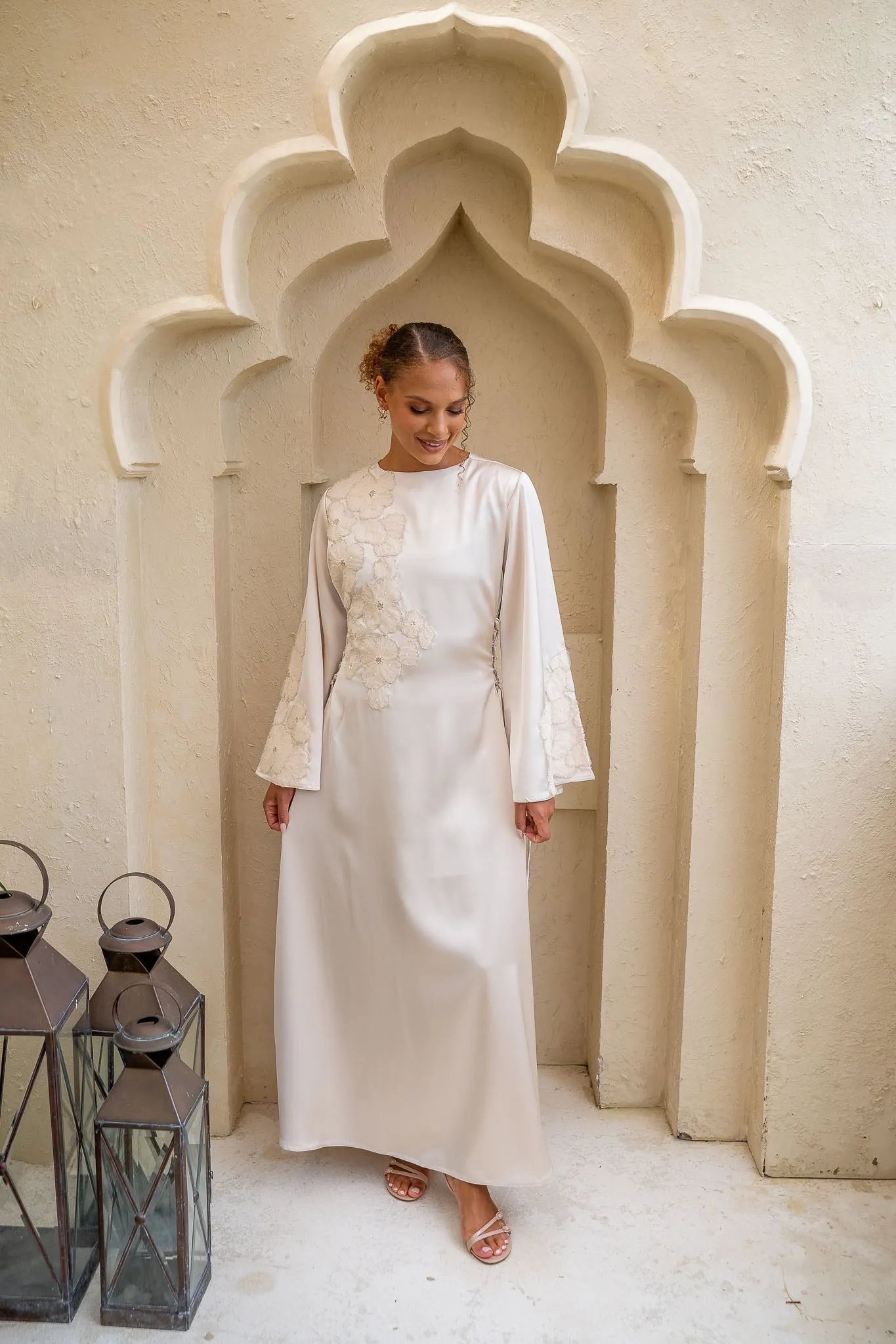 Ivory Blossom Embellished Cinch Abaya