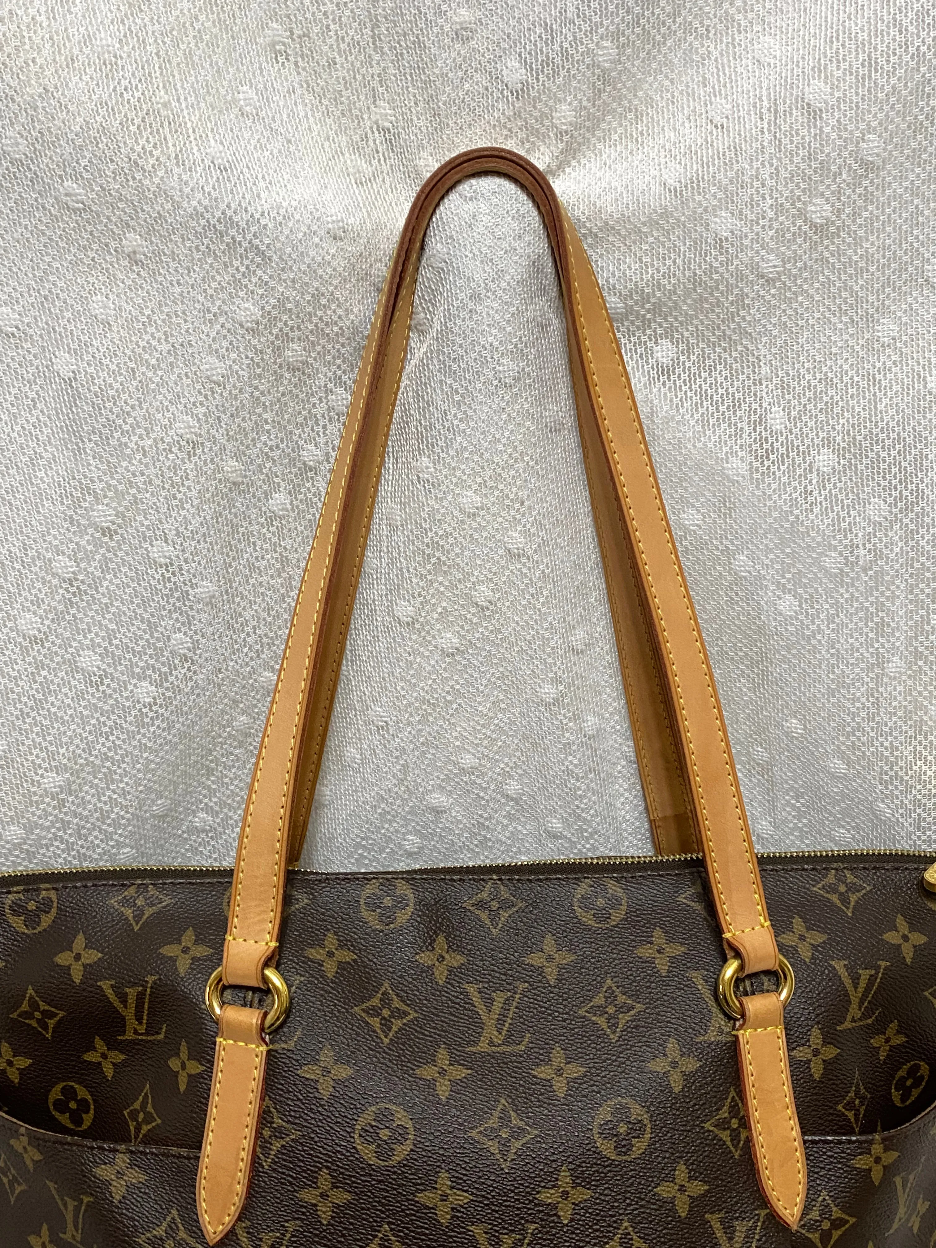 Louis Vuitton Totally MM Monogram Canvas Tote