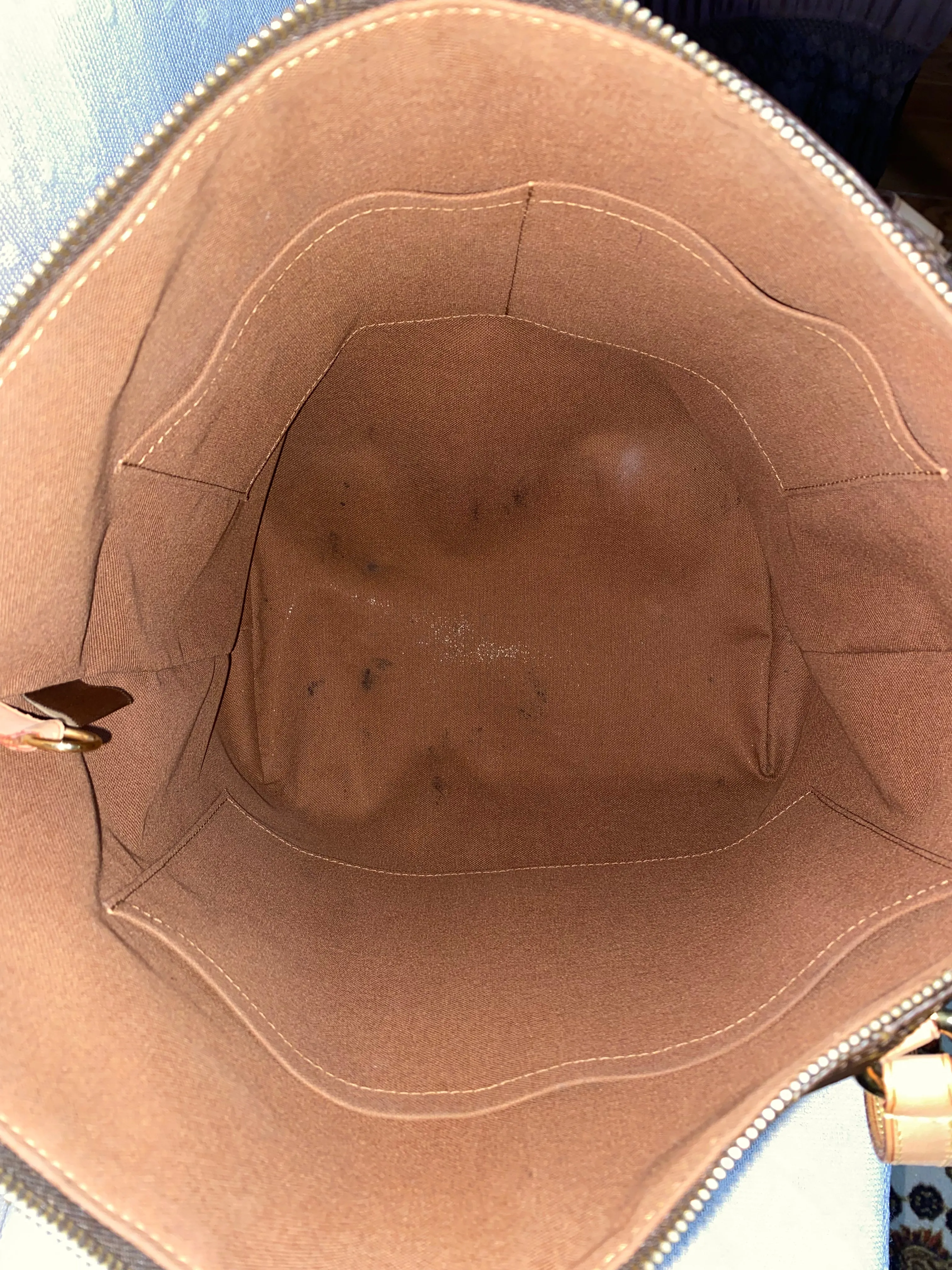 Louis Vuitton Totally MM Monogram Canvas Tote