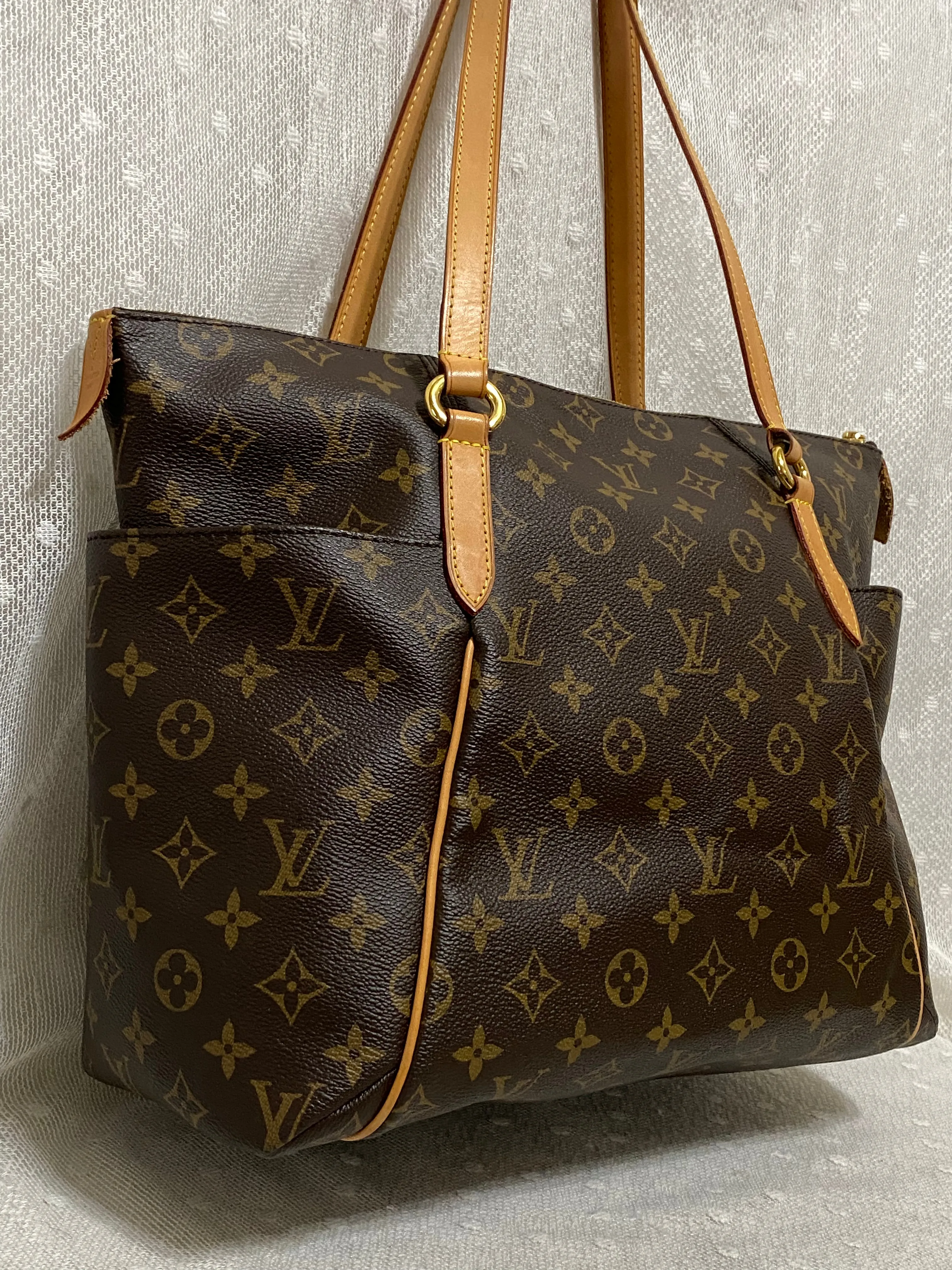 Louis Vuitton Totally MM Monogram Canvas Tote