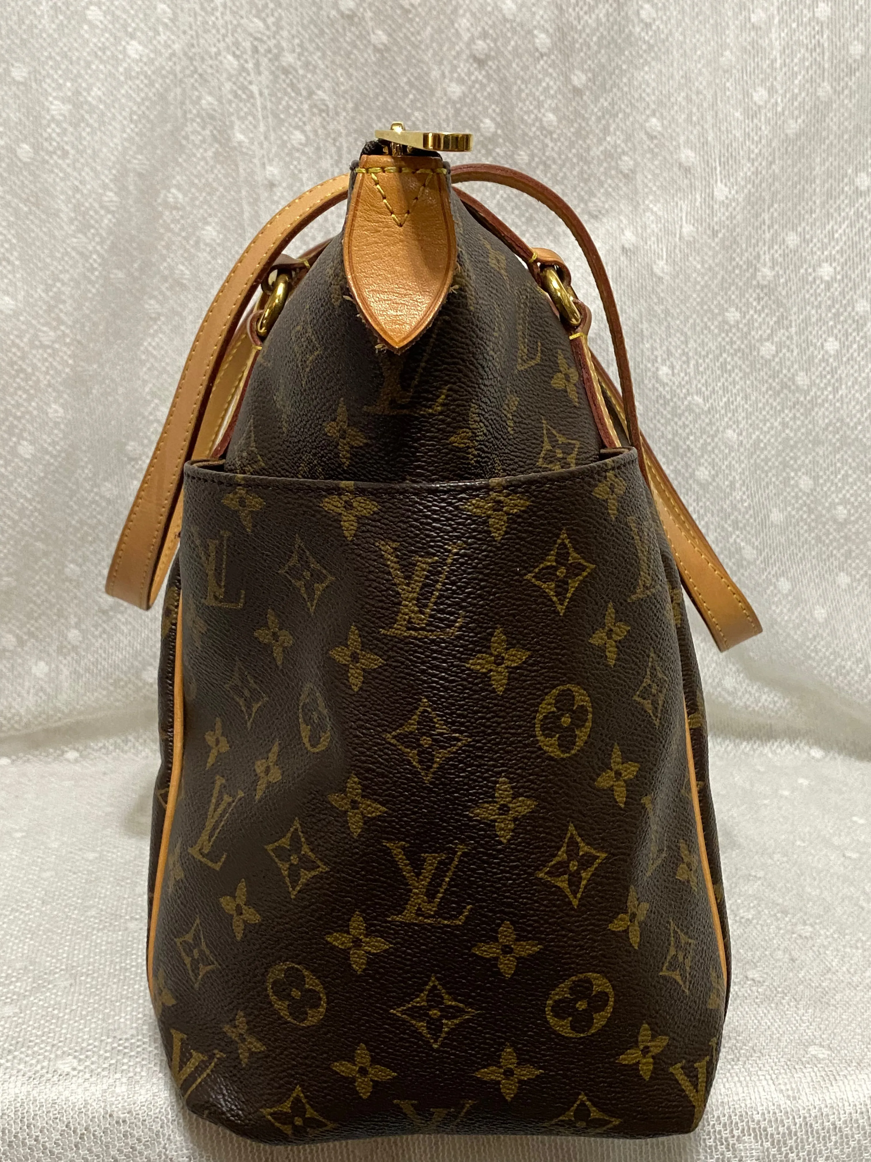 Louis Vuitton Totally MM Monogram Canvas Tote