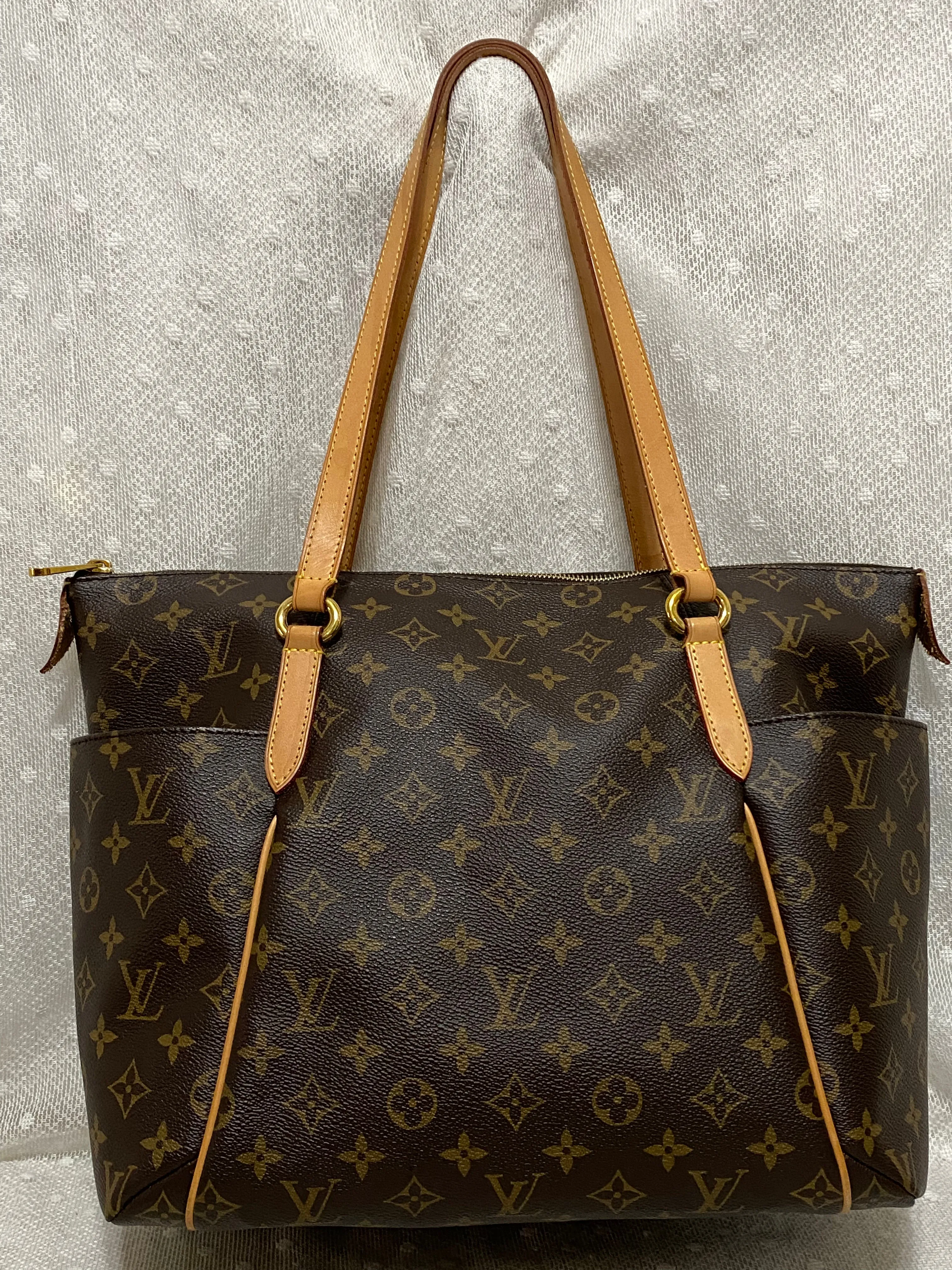 Louis Vuitton Totally MM Monogram Canvas Tote