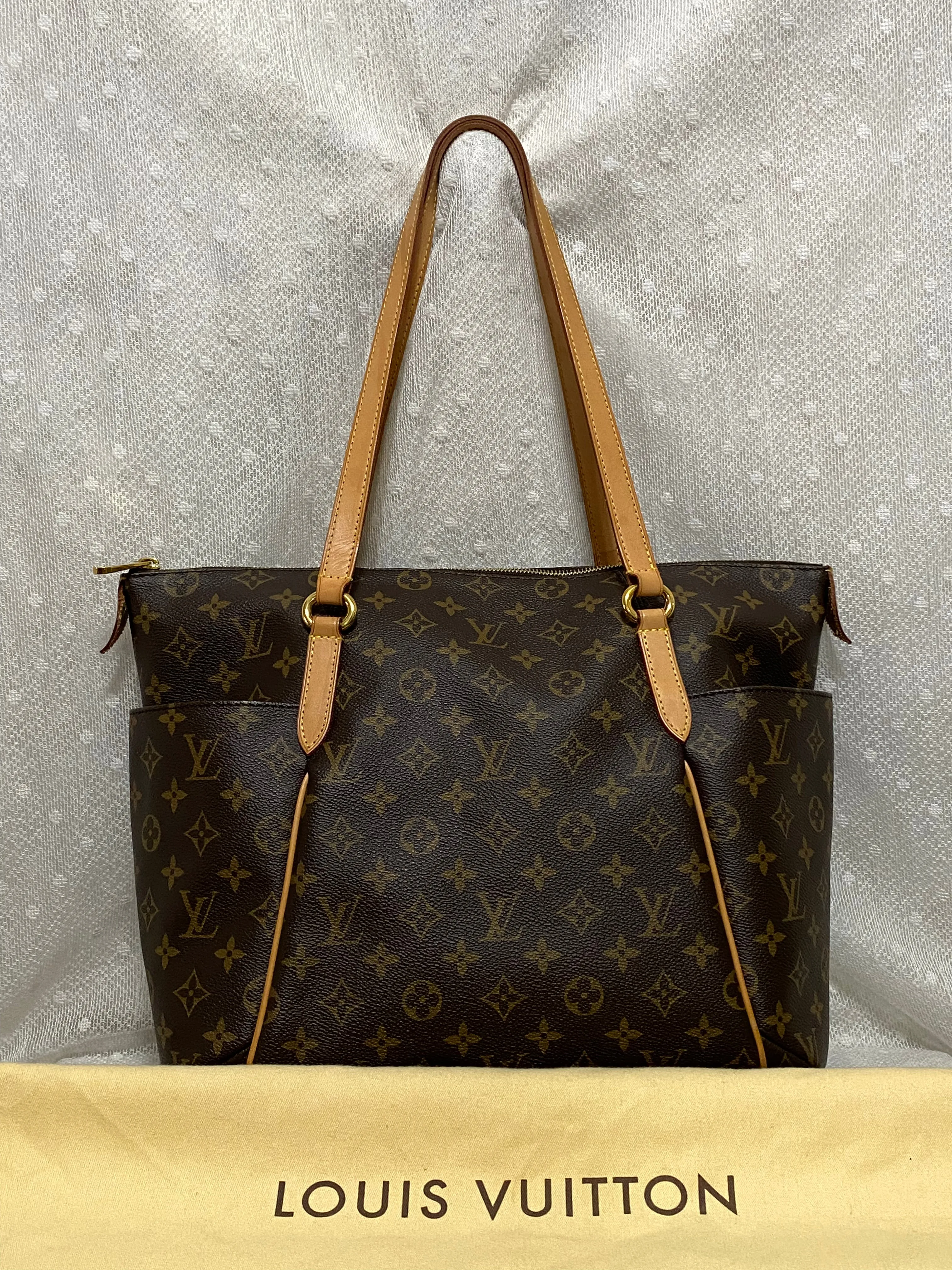 Louis Vuitton Totally MM Monogram Canvas Tote