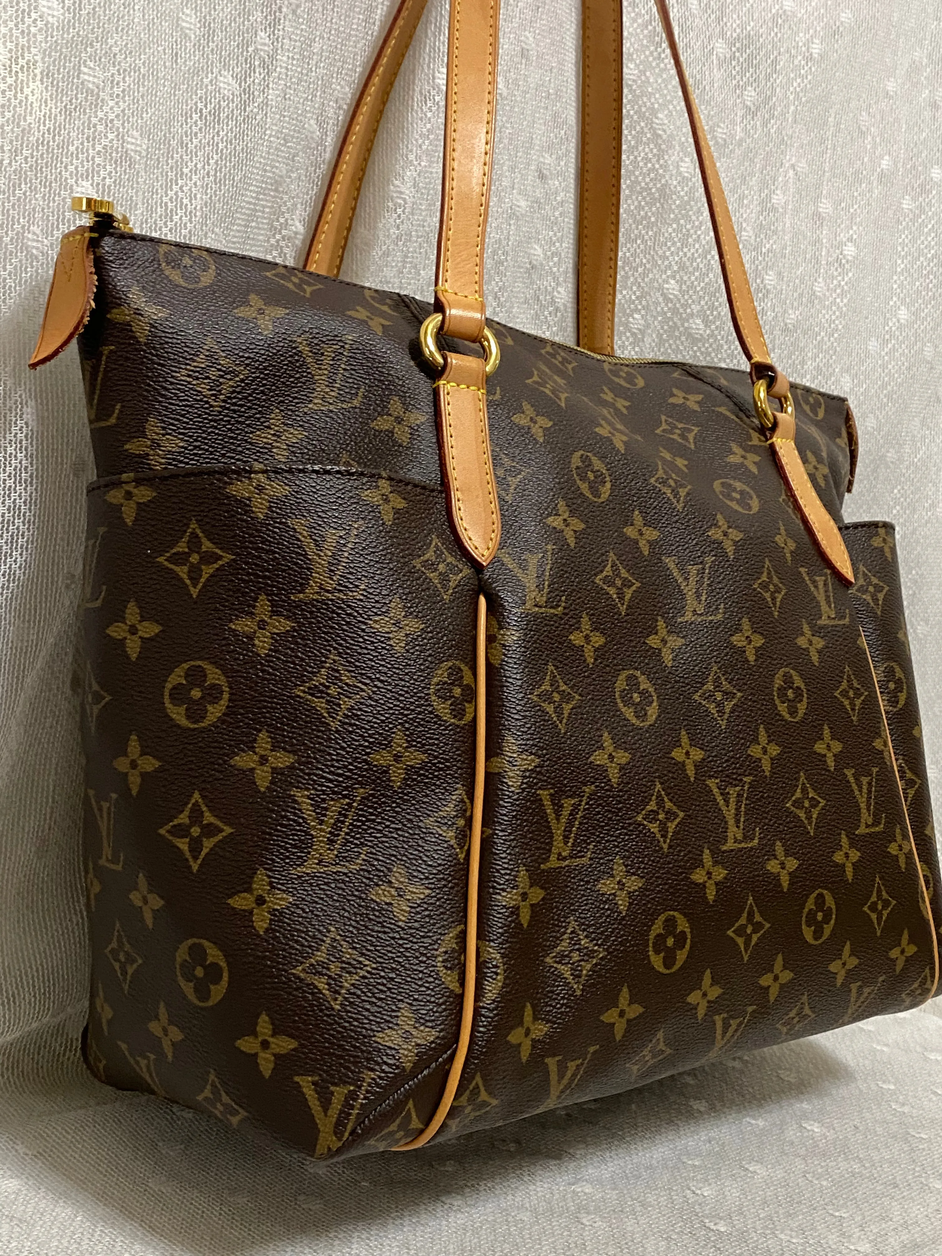 Louis Vuitton Totally MM Monogram Canvas Tote