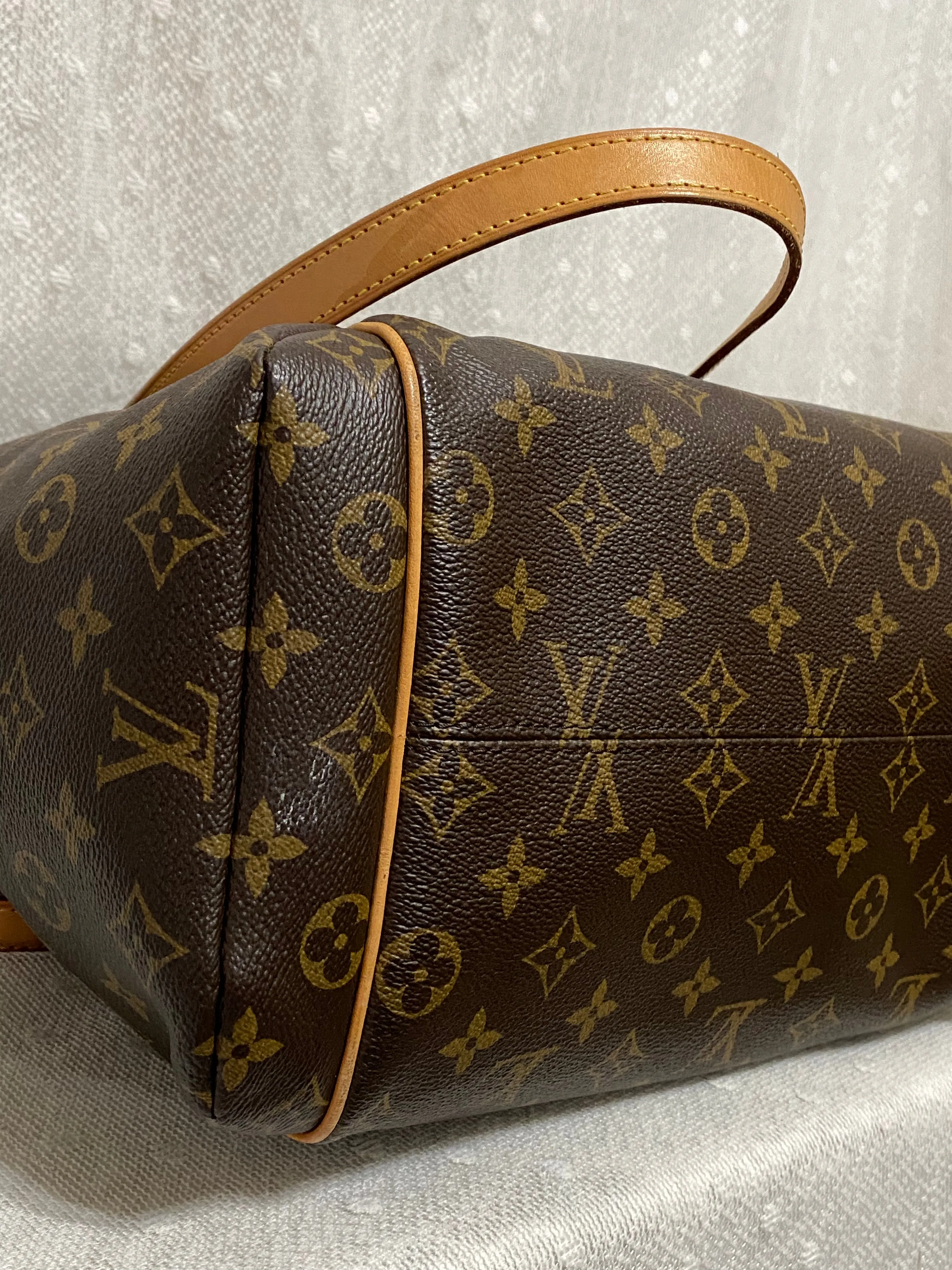 Louis Vuitton Totally MM Monogram Canvas Tote