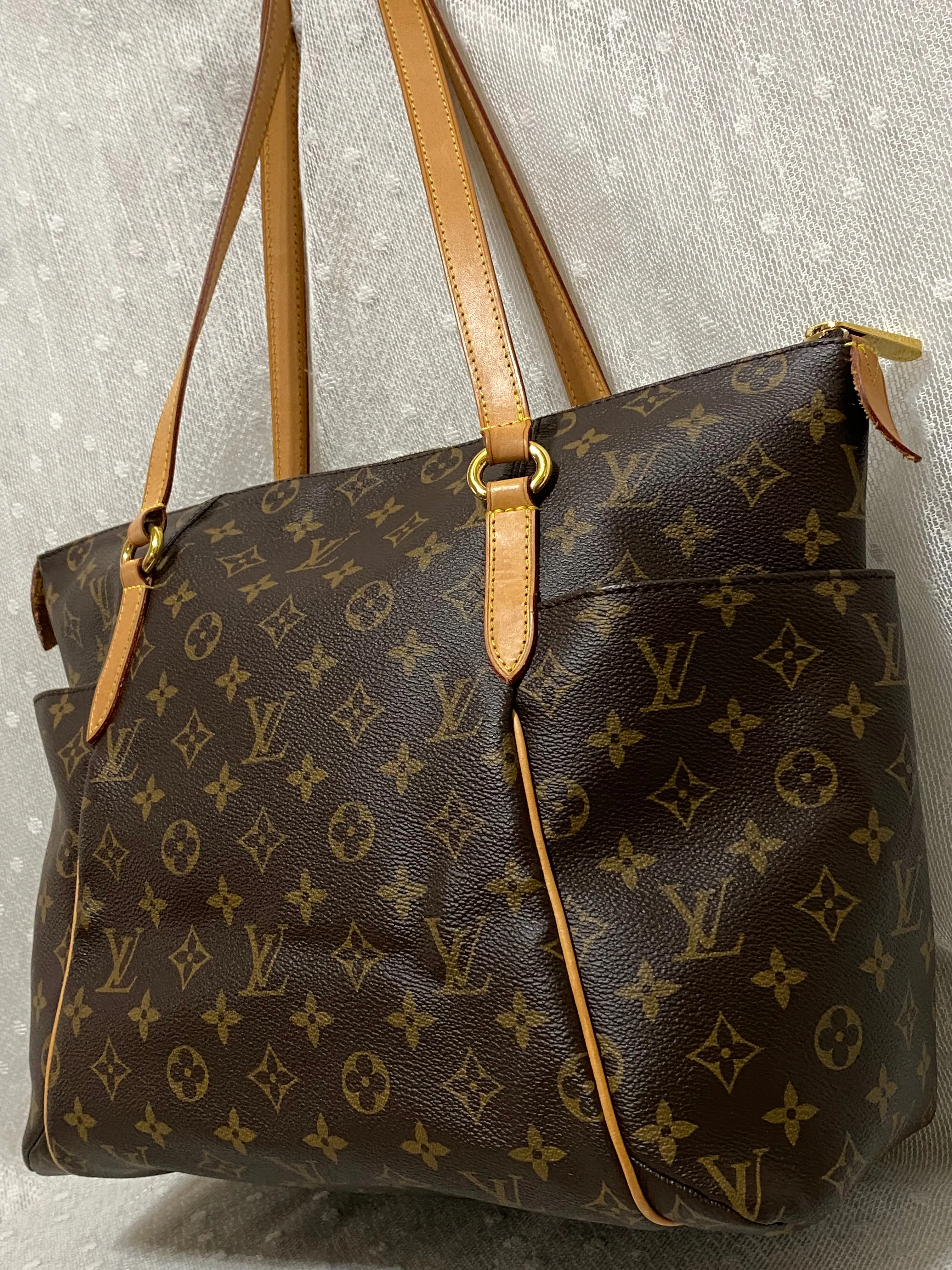 Louis Vuitton Totally MM Monogram Canvas Tote