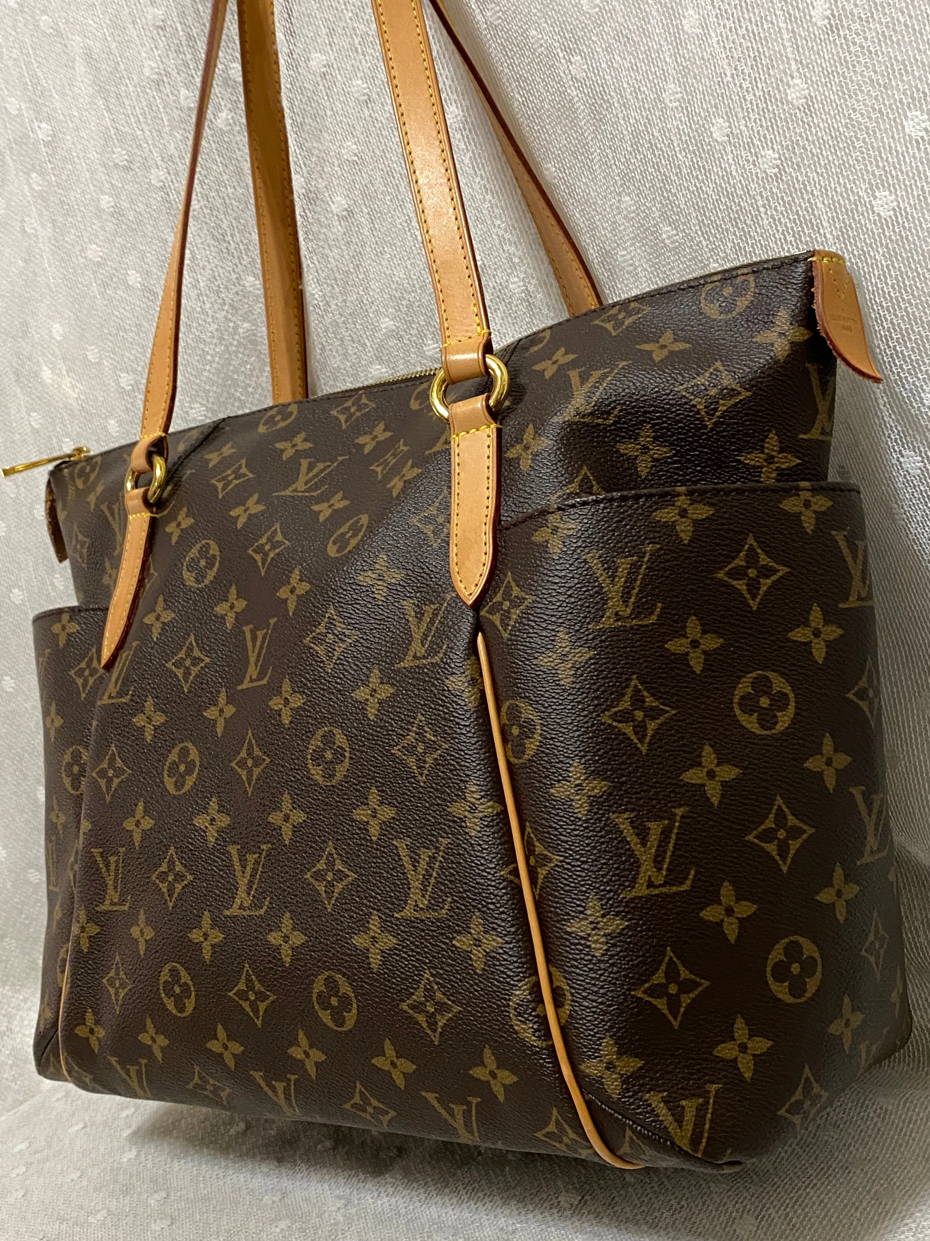 Louis Vuitton Totally MM Monogram Canvas Tote