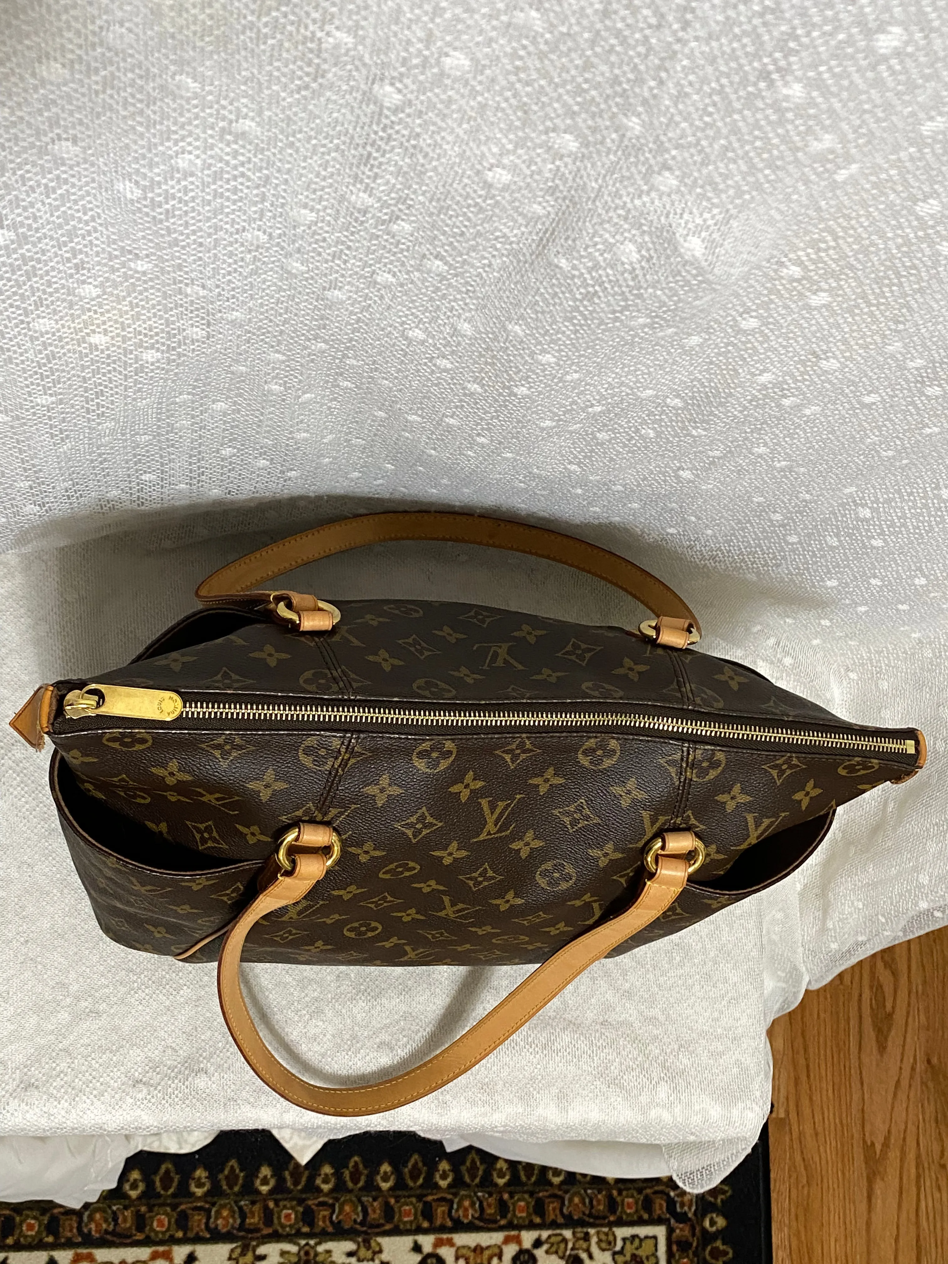 Louis Vuitton Totally MM Monogram Canvas Tote