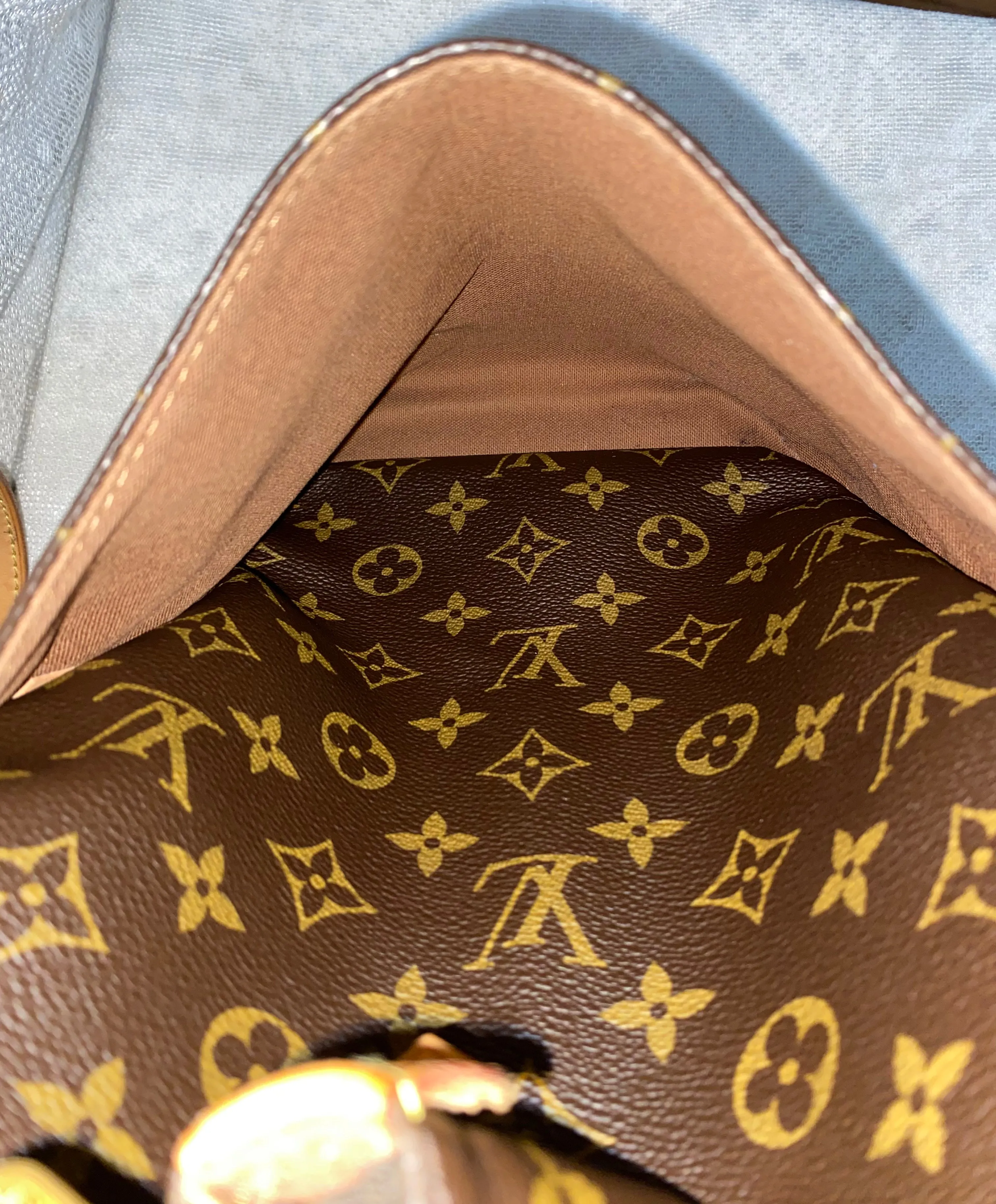 Louis Vuitton Totally MM Monogram Canvas Tote