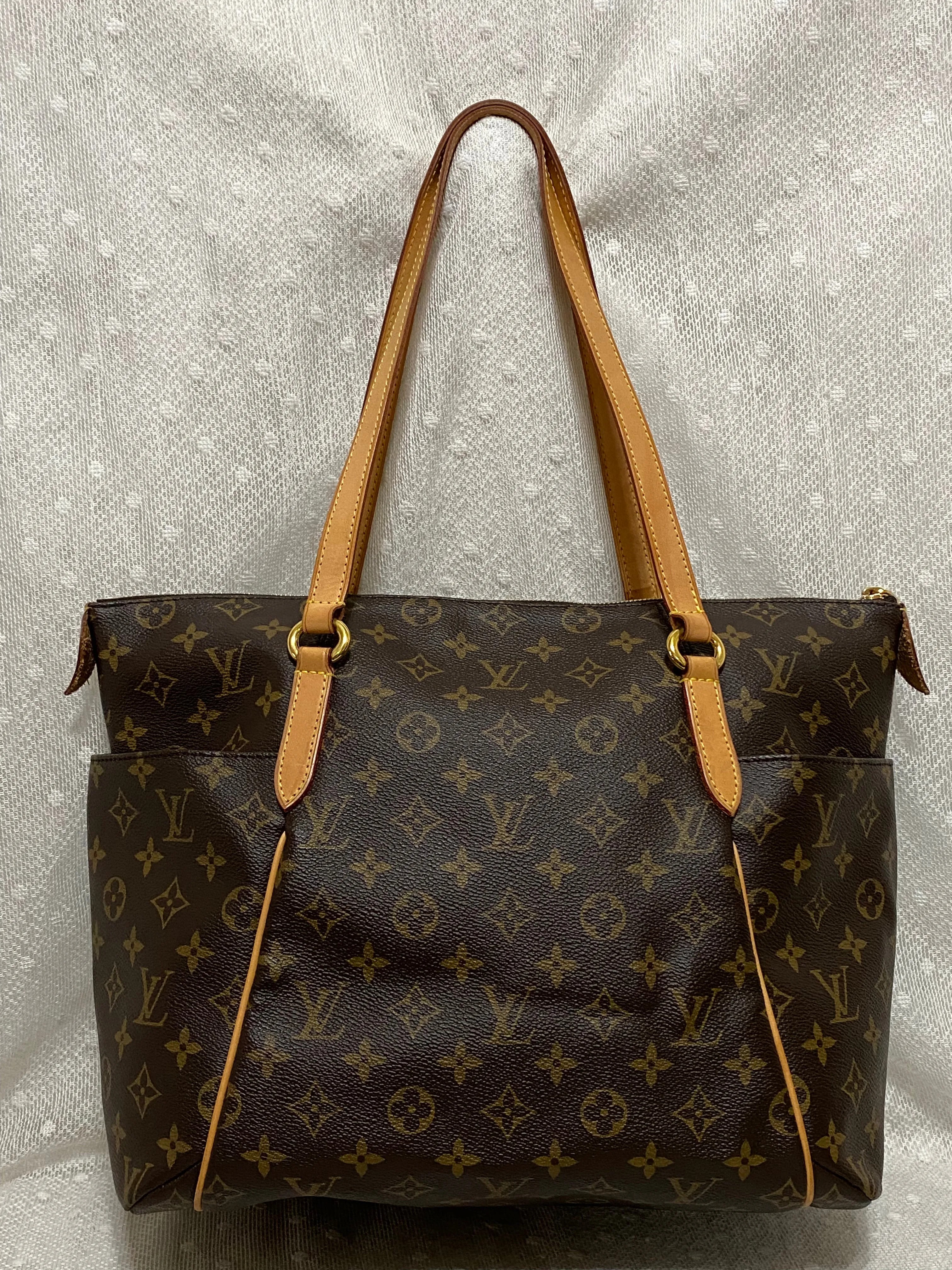 Louis Vuitton Totally MM Monogram Canvas Tote