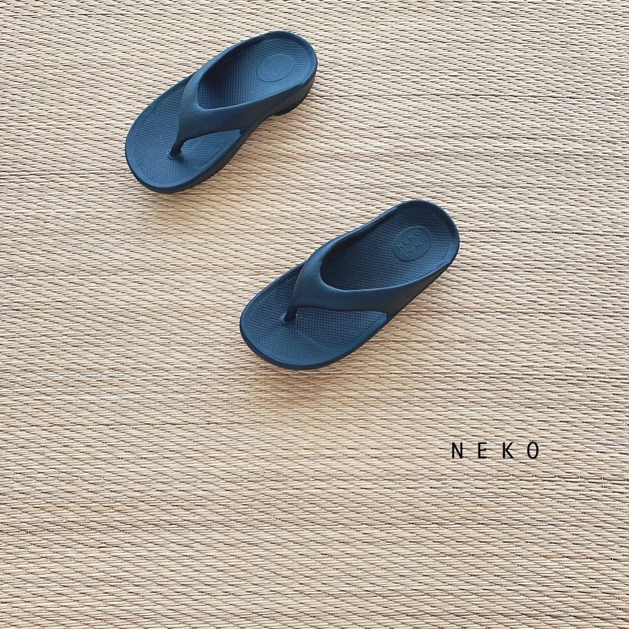 neko /  kurumi sandals