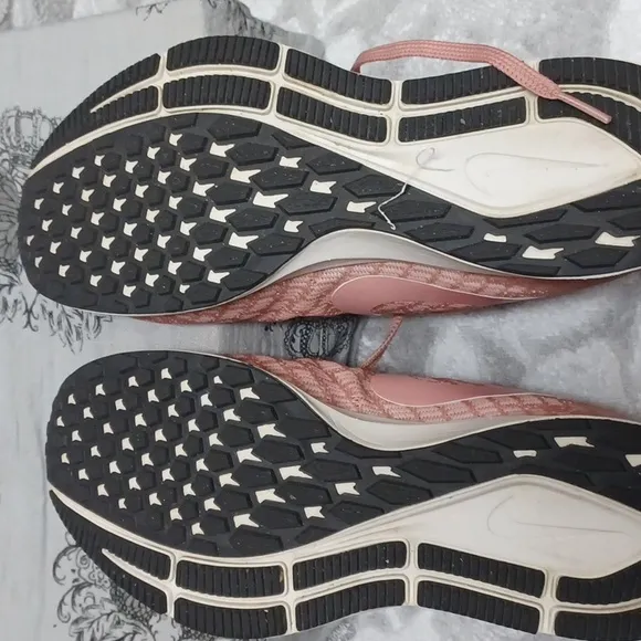 Nike Women's Pink Running Shoes