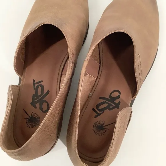 OTBT Coyote Slip-On Leather Shoe D' Orsay Side Cutout Water Resistant Neutral
