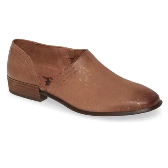 OTBT Coyote Slip-On Leather Shoe D' Orsay Side Cutout Water Resistant Neutral