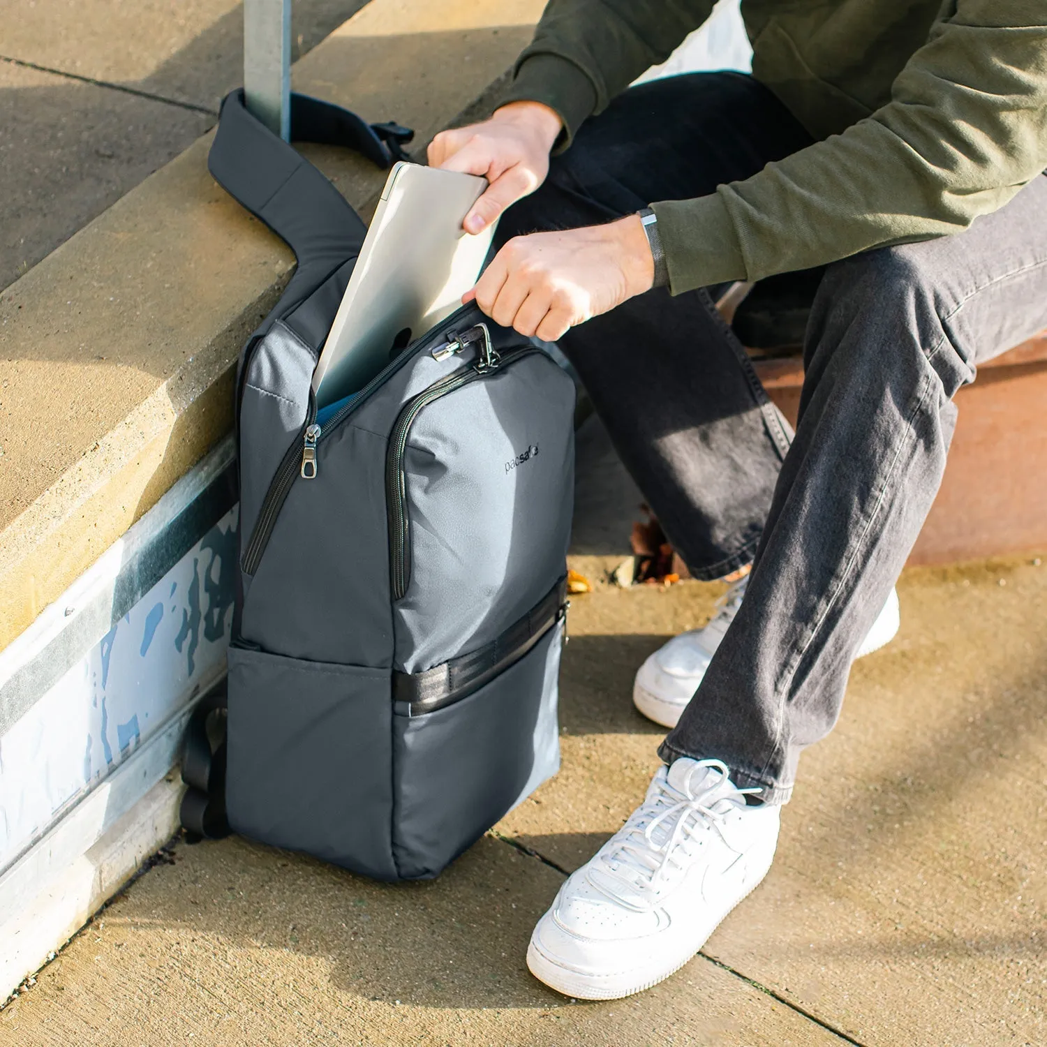 Pacsafe® X 25L anti-theft  backpack