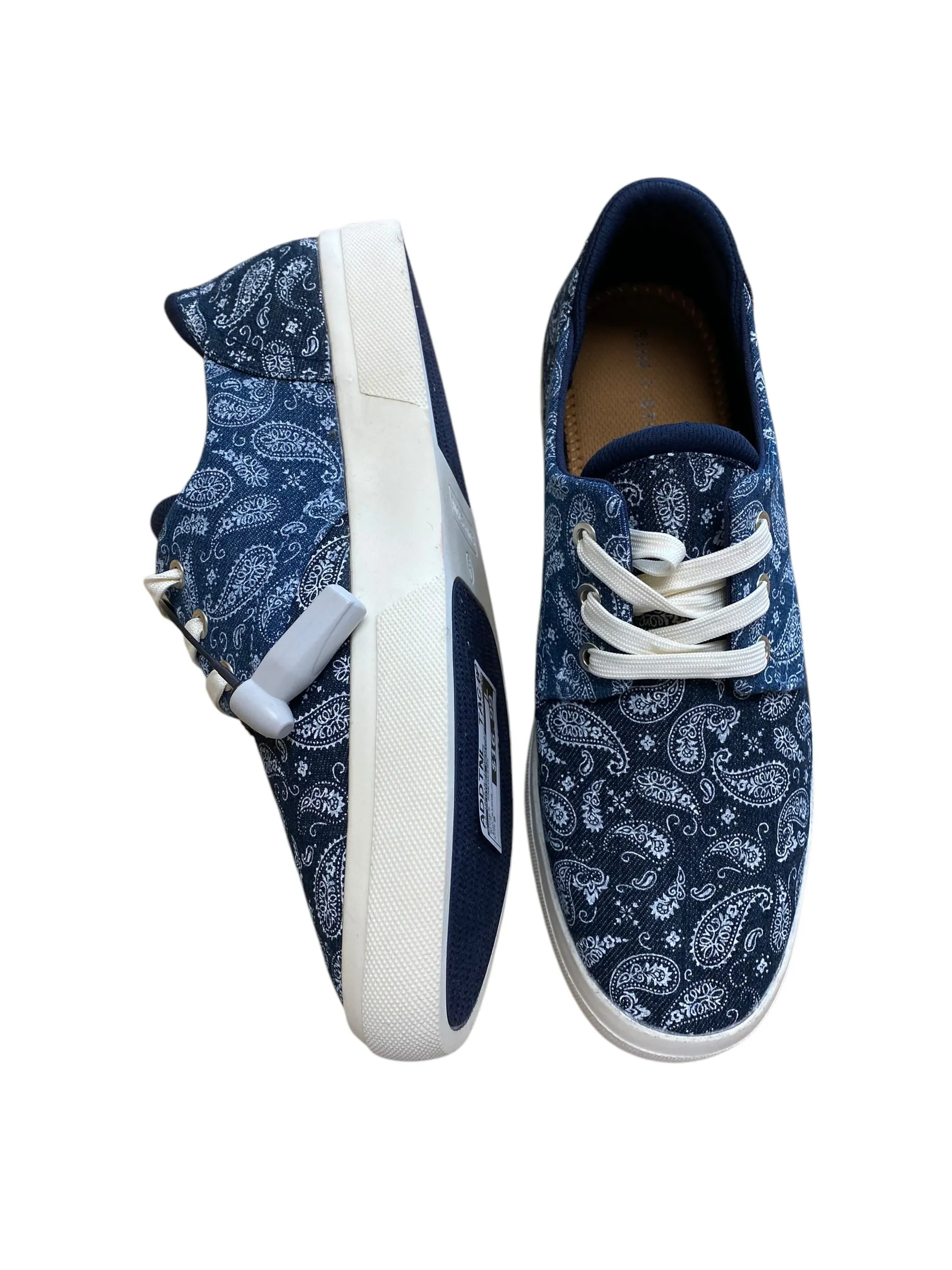 Shoes Sneakers By Clothes Mentor In Blue, Size: 9