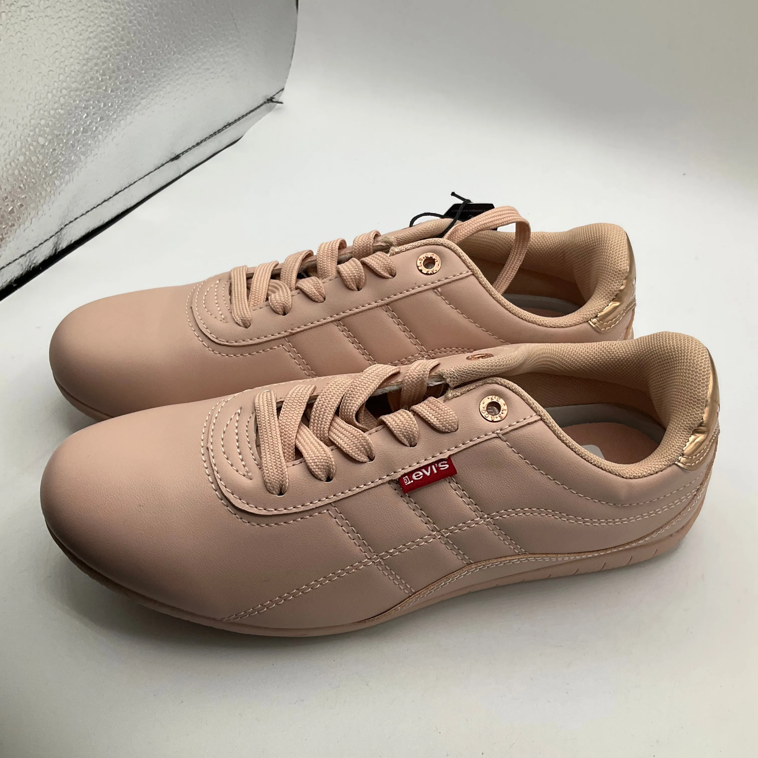 Shoes Sneakers By Levis In Pink, Size: 8