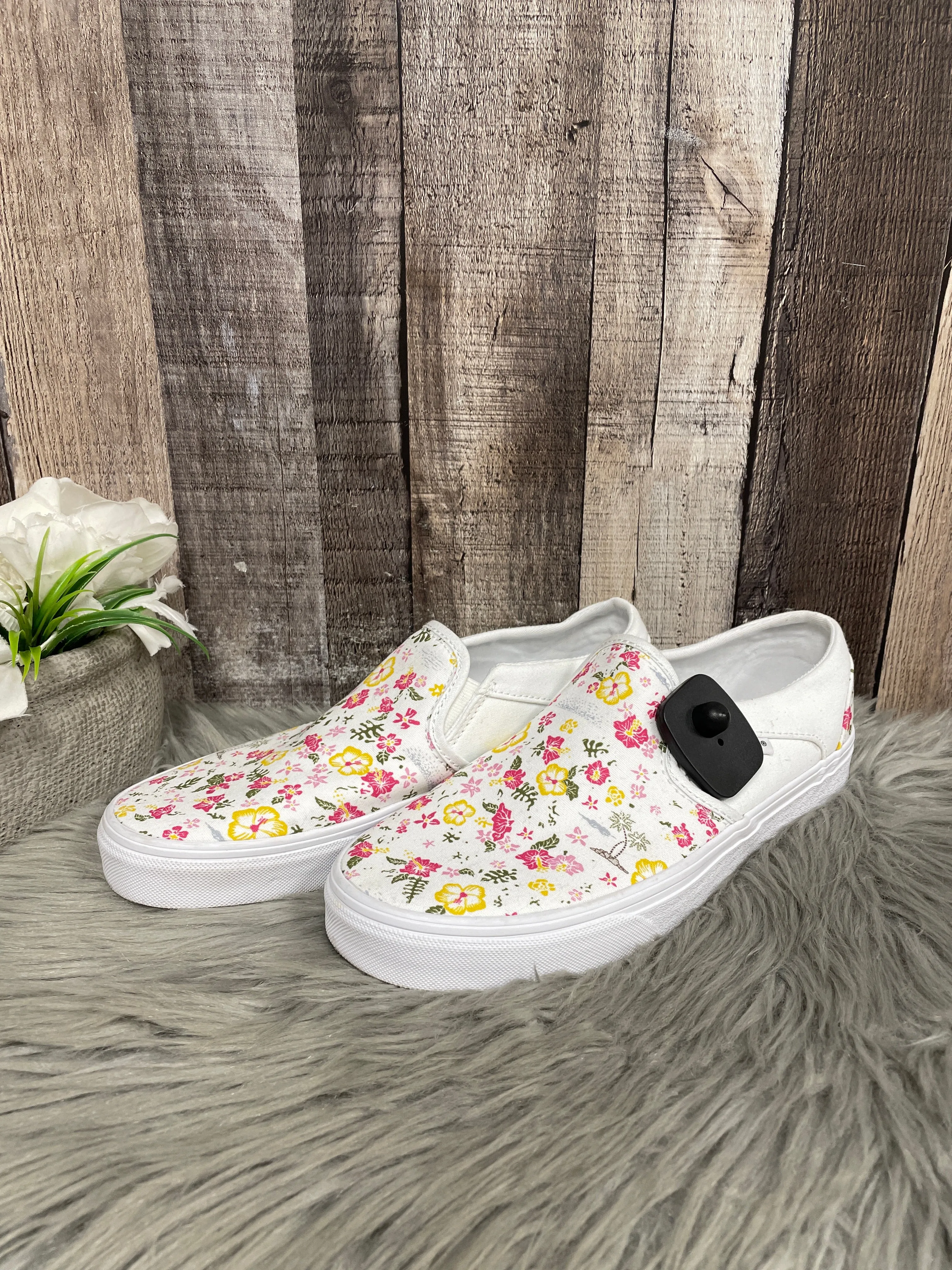 Shoes Sneakers By Vans In Multi-colored, Size: 9