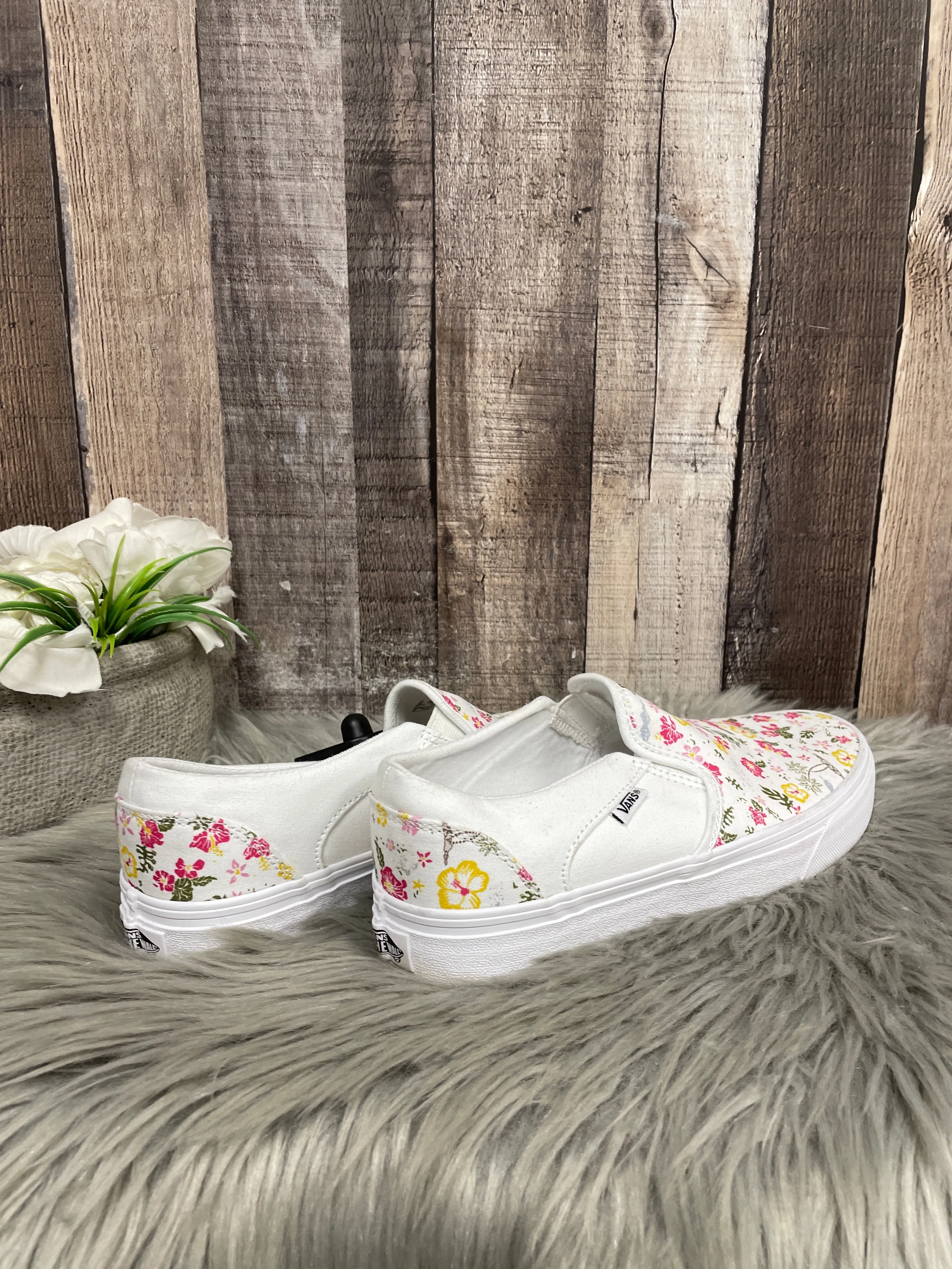 Shoes Sneakers By Vans In Multi-colored, Size: 9
